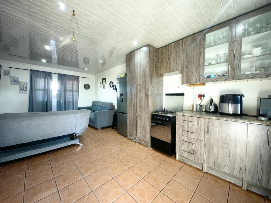 2 Bedroom Property for Sale in Lentegeur Western Cape